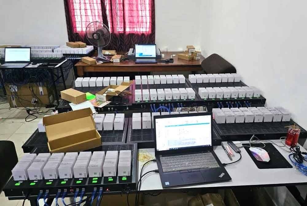 சட்டவிரோத சிம்கார்டுகளைக் வ்நியோகித்த கும்பல் கைது