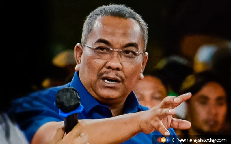 நிந்தனை வழக்கை உயர் நீதிமன்றத்திற்கு மாற்ற விண்ணப்பம்