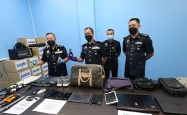 வீடு புகுந்து திருடும் கும்பலை போலீசார் கைது