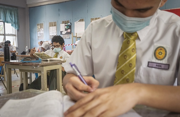 மாணவிக்கு குடியுரிமை சான்றிதழ் இல்லை