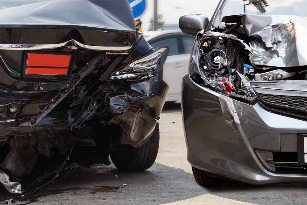 பள்ளிக்கு சென்று கொண்டிருந்த ஆசிரியையிடம் கொள்ளை