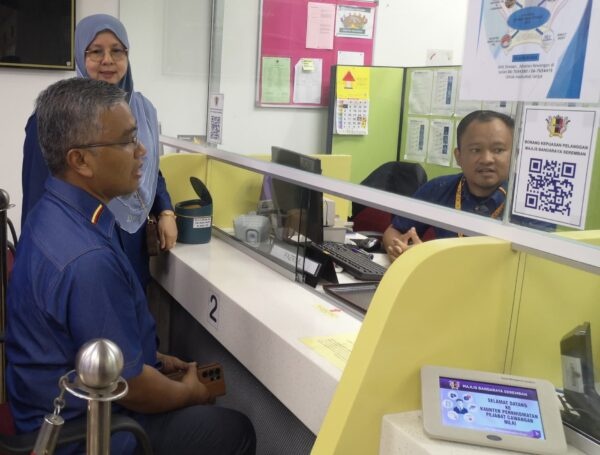 போலி டத்தோஸ்ரீ பட்டம், வர்த்தகர் ​மீது குற்றச்சாட்டு