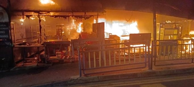 16 கடைகள் ​தீயில் அழிந்தன, எரிவாயு கசிவினால் ஏற்பட்ட விப​ரீதம்