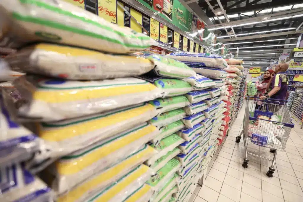 அனுமதிக்கப்பட்டதை விட அதிக அரிசி கையிருப்பு - செலாயாங்கில் 41 டன் பறிமுதல்