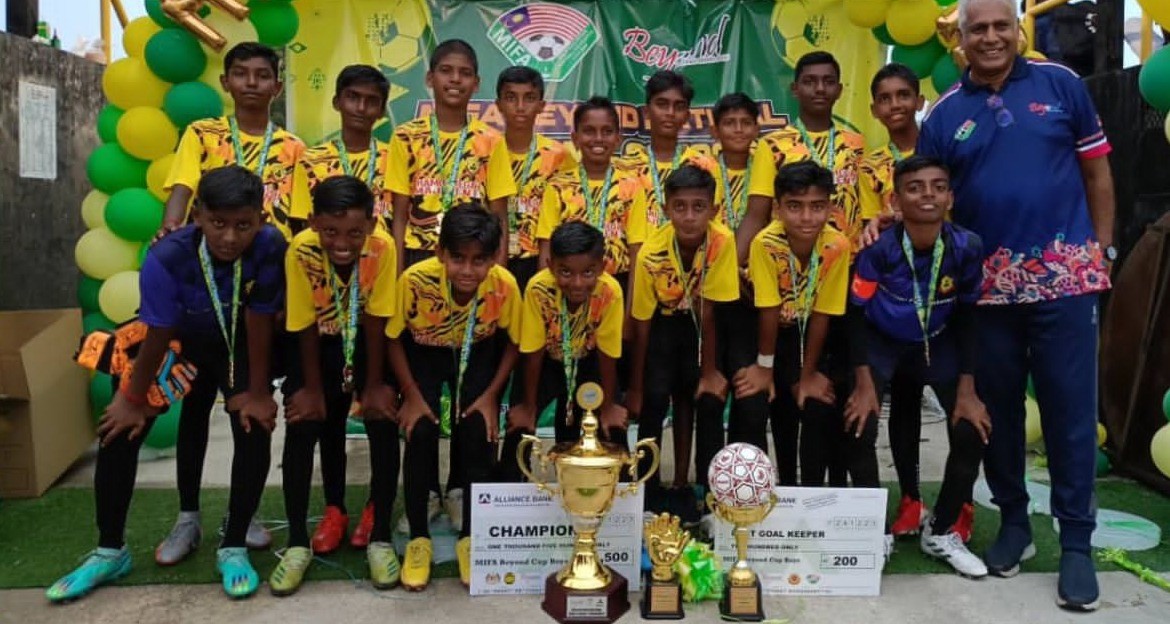 காற்பந்து போட்டியில் டெங்கில் தமிழ்ப்பள்ளி வெற்றி