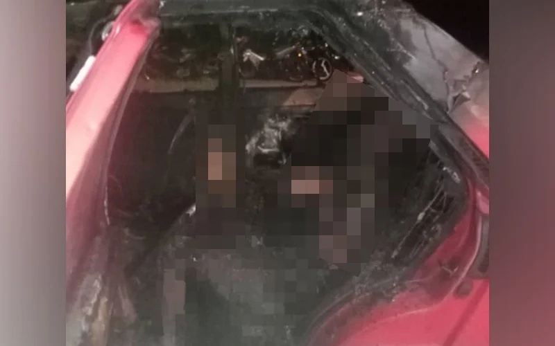 காரில் கருகி கிடந்த ஆடவரின் சடலம்