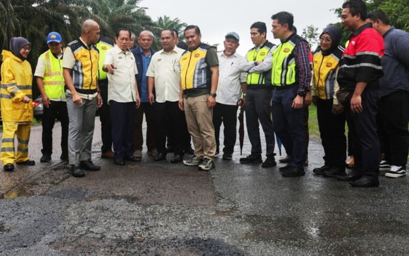 வெள்ளத்தால் பாதிப்படைந்த சாலைகளை சரி செய்ய 30 மில்லியன் வெள்ளி