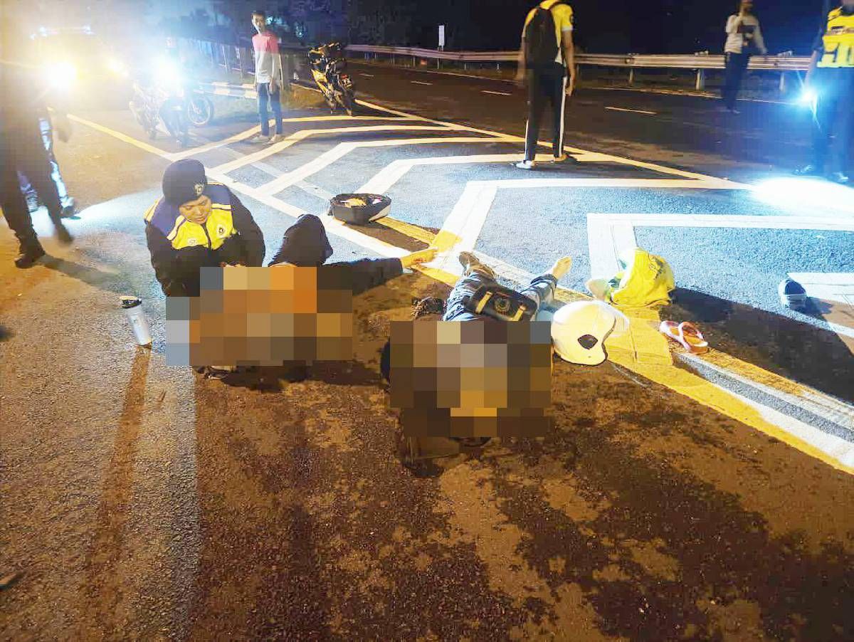 டிரெய்லர் மோதியதில் மாற்றுத்திறனாளி தம்பதியர் காயம்