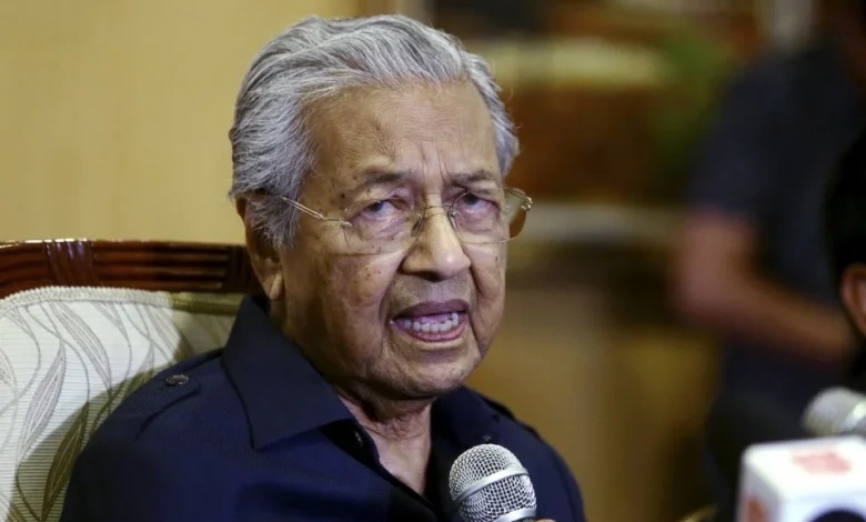 மாமன்னருக்கு லஞ்சம் கொடுத்தேனா?