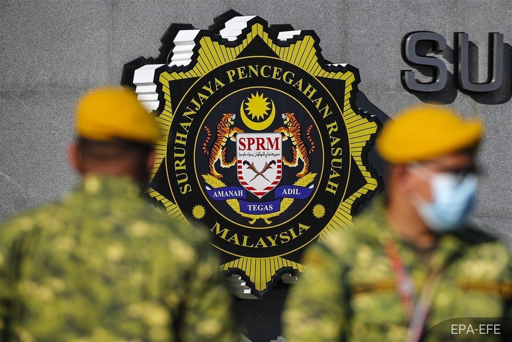 450 கோடி வெள்ளி குத்தகை : கோடீஸ்வரரான டான்ஸ்ரீ வீட்டில் SPRM அதிரடி சோதனை