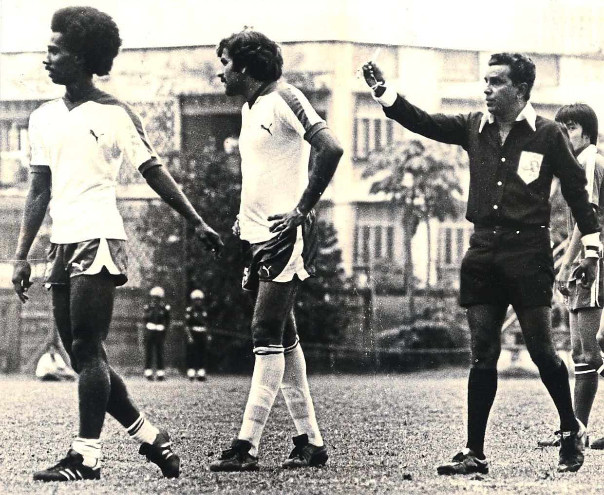 கால்பந்து வீரர் காலிட் அலி காலமானார்