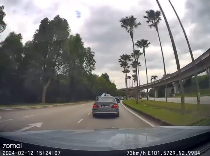 சிறார்கள் காரின் கூரை மீது தலைக்காட்டியது, விசாரணை