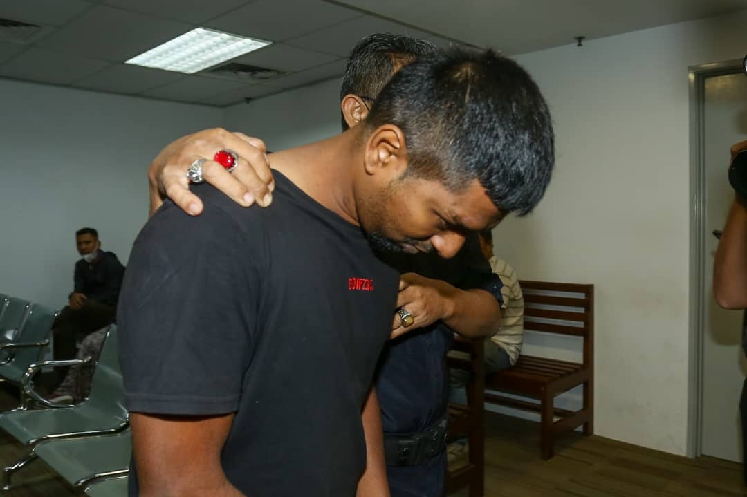 போலீஸ்காரரை மோதித் தள்ளியதாக ஆடவர் மீது குற்றச்சாட்டு