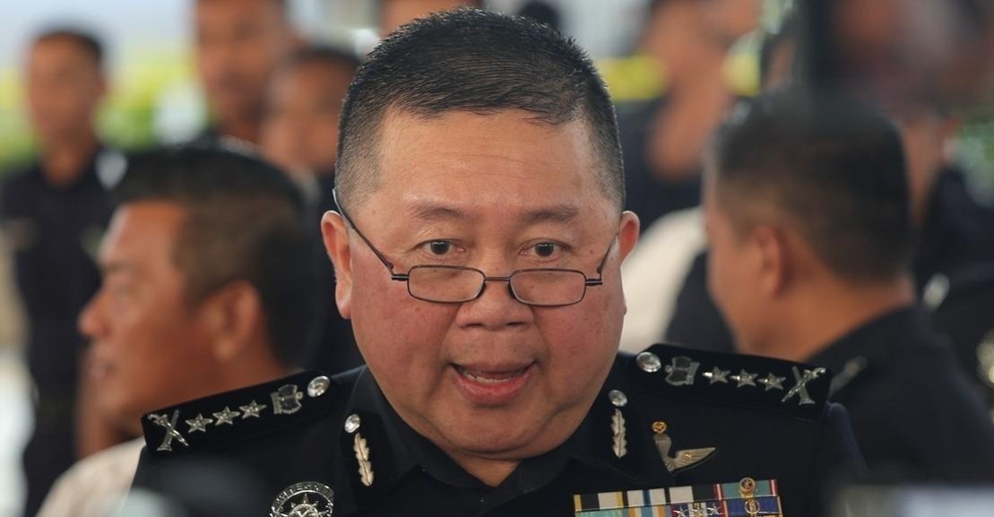 மிரட்டி பணம் பறித்தல், 5 போலீஸ்காரர்கள் கைது