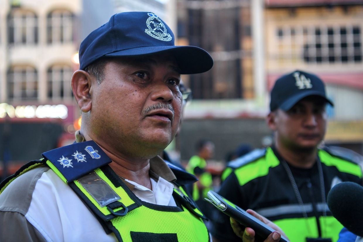 மூன்று மணி நேரத்திற்குள் 800 வெளிநாட்டினர் சோதனை