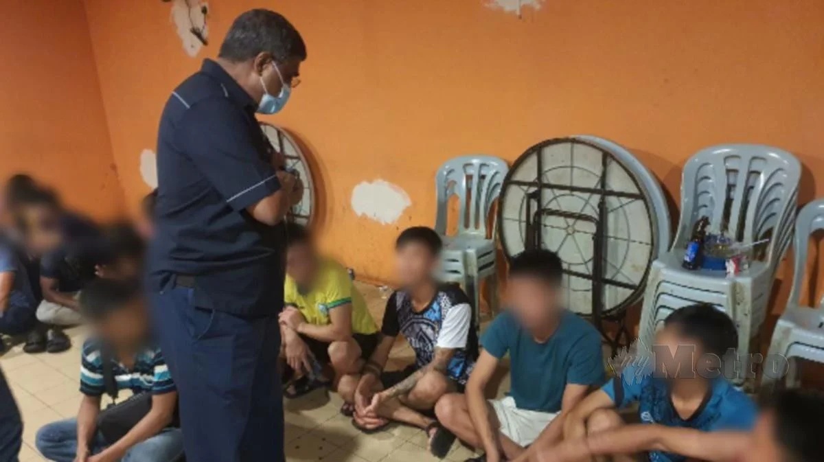 கைவிடப்பட்ட தங்கும்விடுதி விபச்சார மையமாக மாறியது