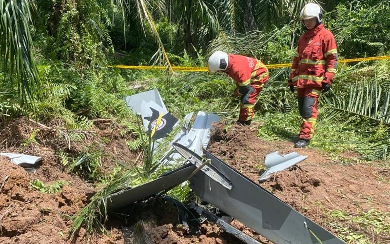 உடலில் கடும் காயங்களால் விமானி, துணை விமானி மரணம்