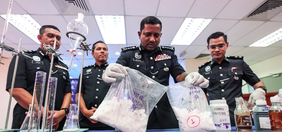 போதைப்பொருள் பதனிடும் கும்பல் முறியடிப்பு