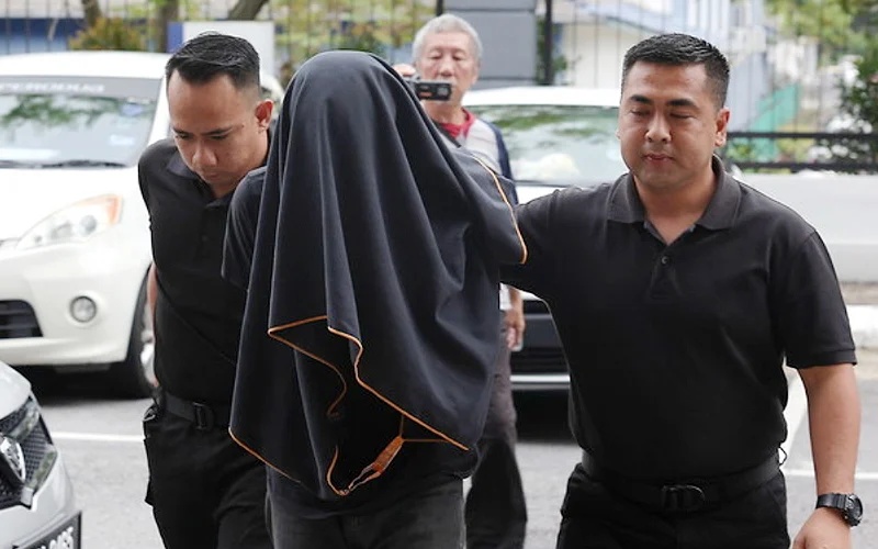 தகாத உறவு, உயர் கல்விக்கூட மாணவன் மீது குற்றச்சாட்டு