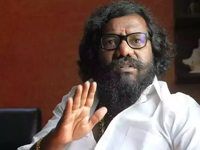 ஓயாத கூவத்தூர் சர்ச்சை: காவல் ஆணையத்தில் கருணாஸ் மீண்டும் பரபரப்பு புகார்.!