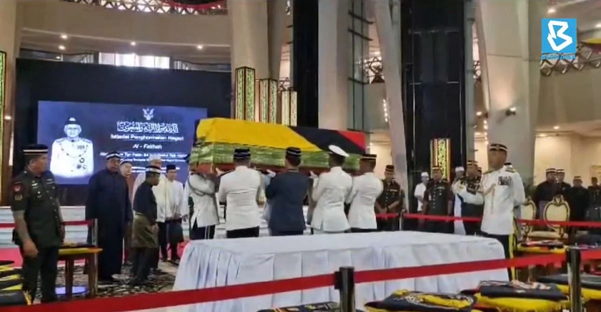 சரவாக் மாநில முன்னாள் ஆளுநர் நல்லடக்கச் சடங்கு / ஆயிரக்கணக்கானோர் இறுதி மரியாதை