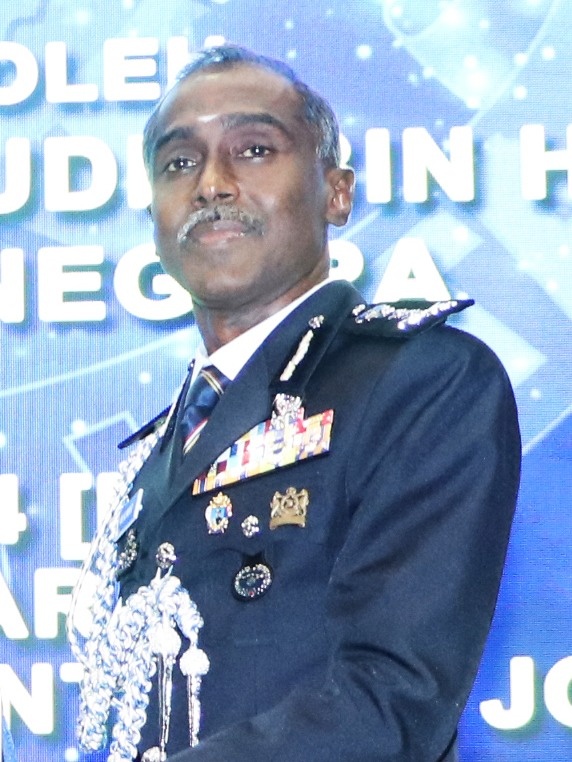 மூன்று பெண்கள் உட்பட பத்து பேர் கைது