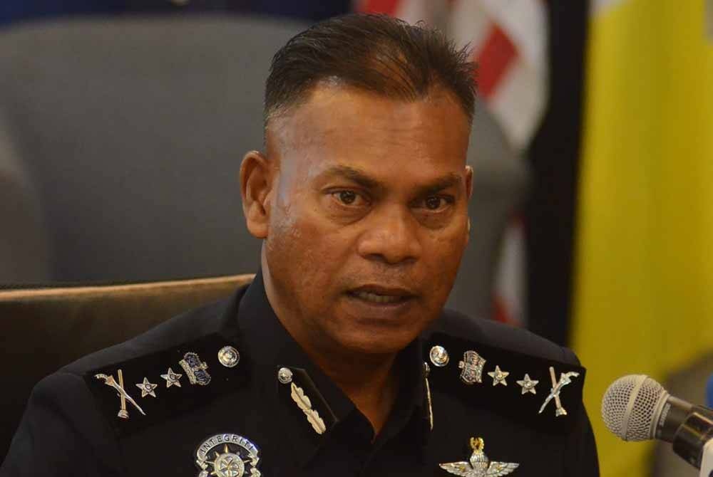 பணம் இல்லாததால் தாயை பிணையாக பிடித்துள்ளார்