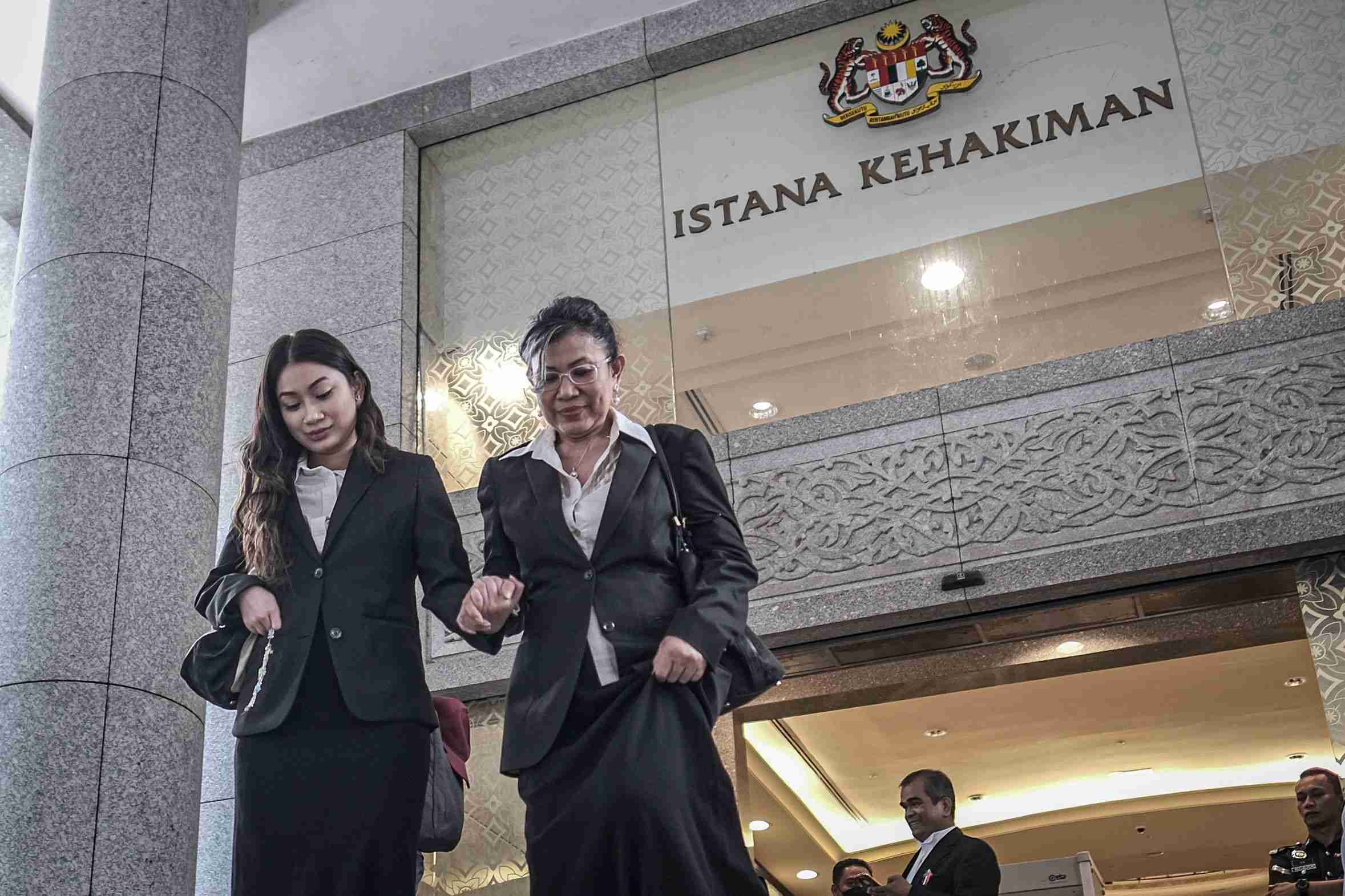 வழக்கில் வெற்றி பெற்ற தாயும் மகளுக்கு கொலை மிரட்டல்