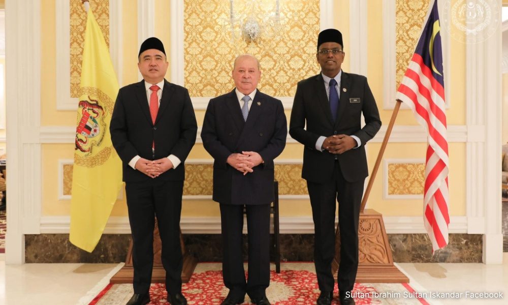 எண் அட்டையை பெறுவதில் மாமன்னர் வெற்றிபெற்றார்