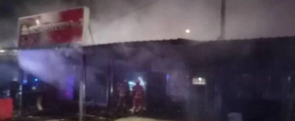 ஐந்து கடைகள் தீயில் பாதிக்கப்பட்டன