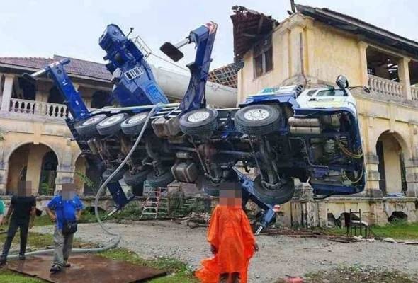 வரலாற்று சிறப்புமிக்க 99 கதவுகள் பங்களா வீடு சேதம்