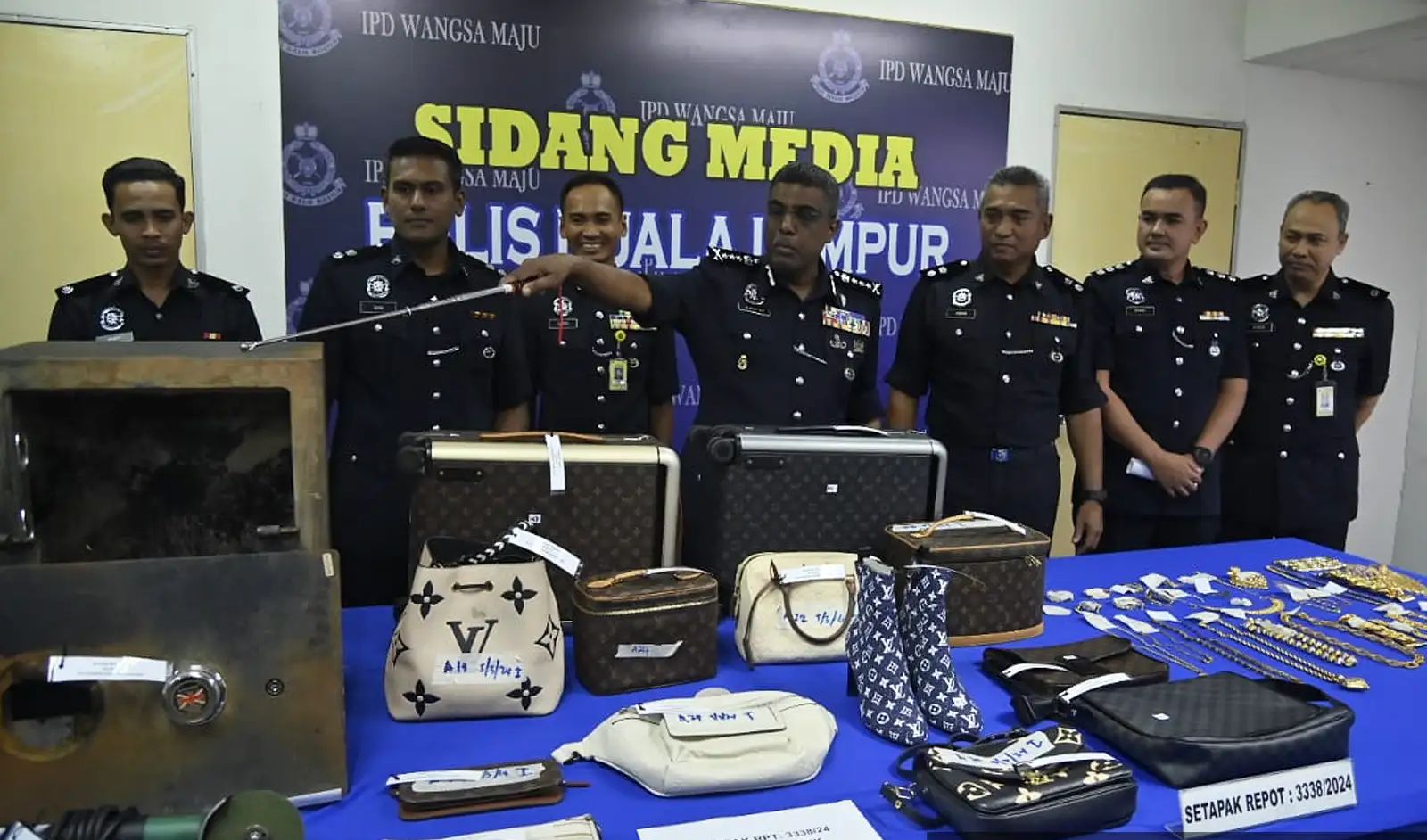 தங்கப் பாலங்கள், தங்க ஆபரணங்கள் மீட்கப்பட்டன