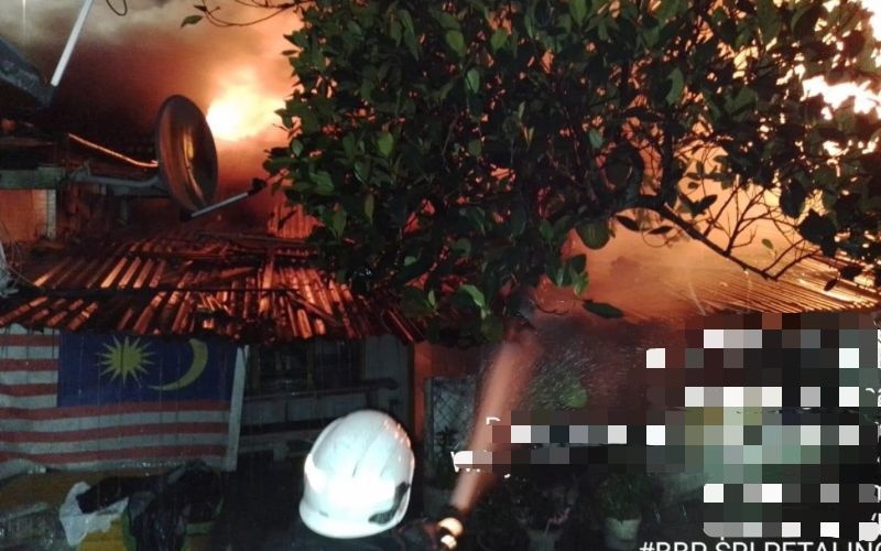 இரு மூத்த குடிமக்கள் கருகி மாண்டனர்