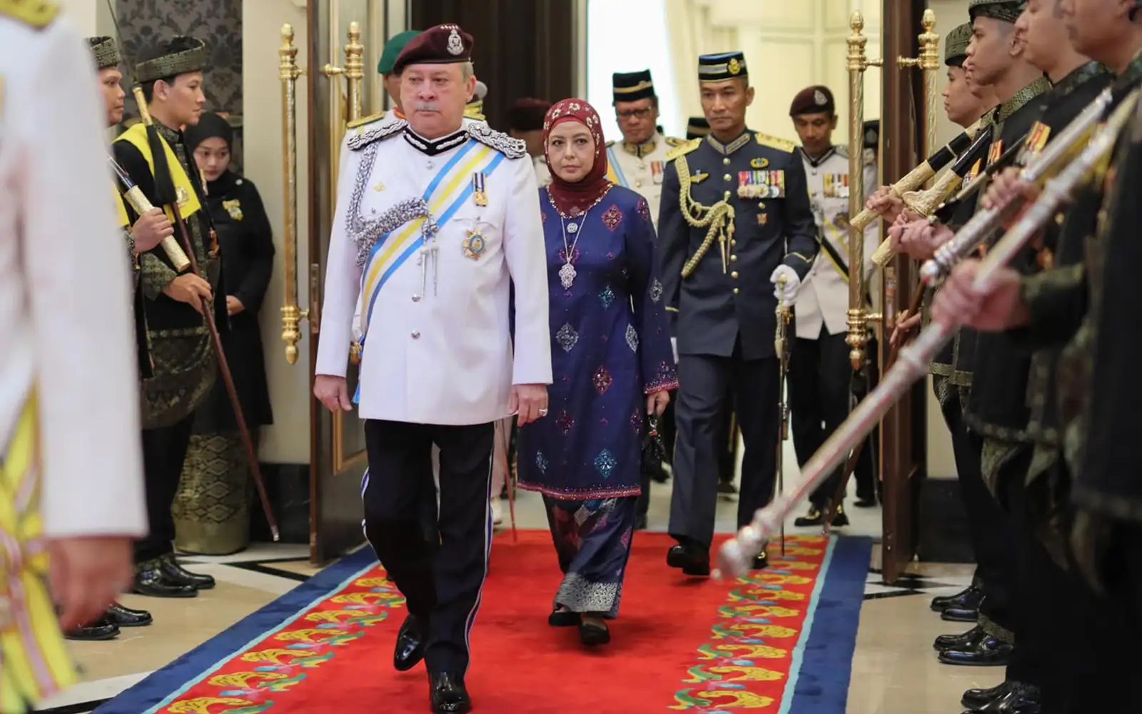 அனைத்தையும் கேட்பதற்கு தலையாட்டி பொம்மை அல்ல