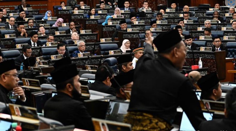 பிரதமர் சமமான ஒதுக்கீட்டு தொகையை நாடாளுமன்ற தொகுதிகளுக்கு வழங்க வேண்டும்