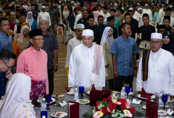 KK MART-ட்டின் சர்ச்சைக்குரிய காலுறை விவகாரத்தை படிப்பினையாக கொள்வீர்! - ZAHID HAMIDI வலியுறுத்து