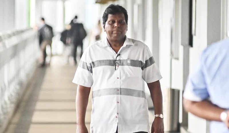 கடற்படை பயிற்சி வீரர் சூசைமாணிக்கம் மரணம்  நீதி கேட்டு தந்தை ஜோசப் போராட்டம்