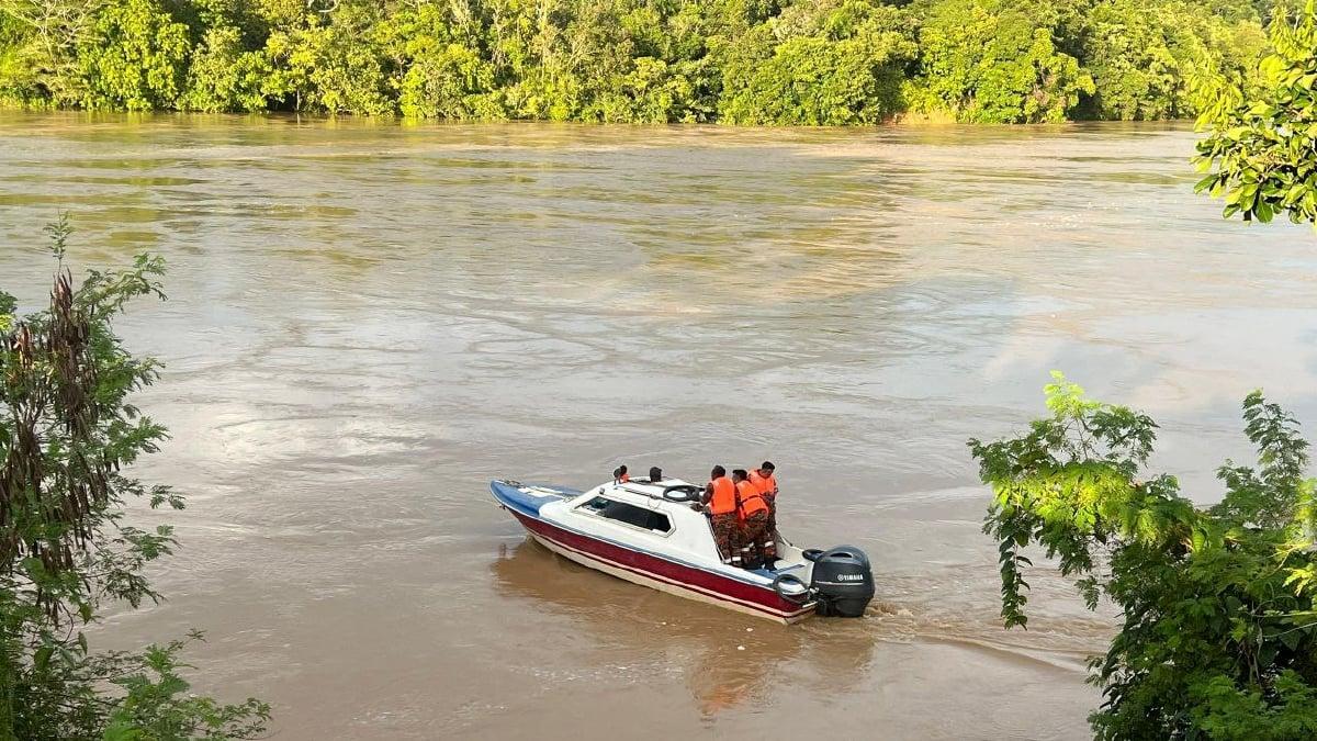 வெடிபொருட்களை கொண்டு சென்ற இரு போலீசார் காணவில்லை