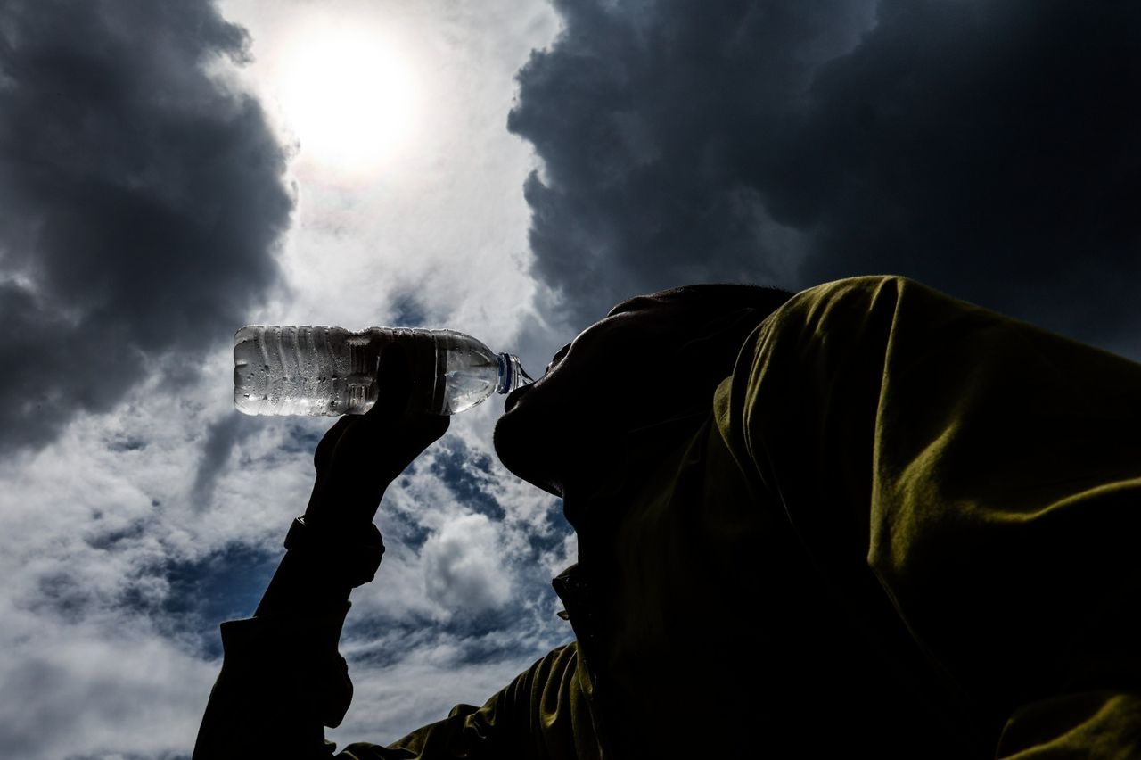 சுட்டெரிக்கும் வெயில் புற நடவடிக்கைகளை ஒத்திவைப்பீர்