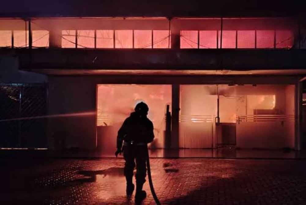 ஈப்போவில் மருந்துகள் தயாரிக்கும் தொழிற்சாலை தீயில் அழிந்தது