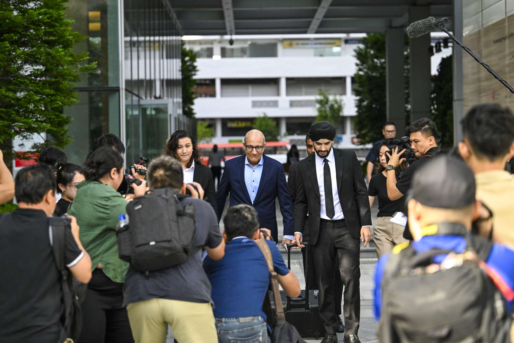 முன்னாள் அமைச்சர் ஈஸ்வரன் ​மீது மேலும் 8 குற்றச்சாட்டுகள்