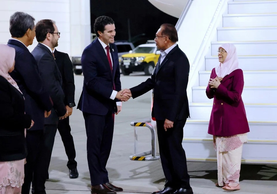 அஸ்ரேலியா சிறப்பு மாநாட்டில் கலந்துக் கொள்வதற்காக மலேசிய பிரதமர் அன்வார் இப்ராஹிம்