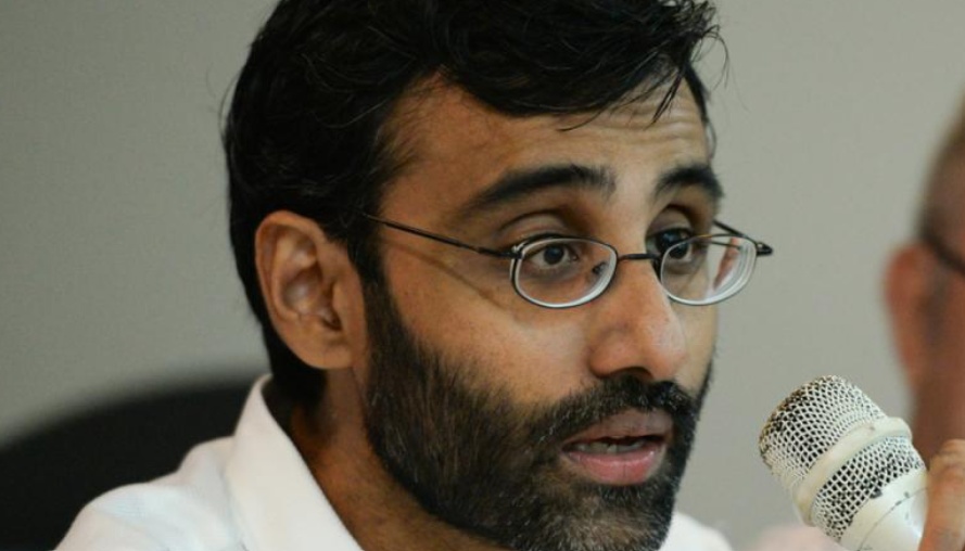 செய்தி வாசிப்பாளரிடம் விசாரணை; போலீஸ் அதிகாரத்தை தவறாக பயன்படுத்துவதாக குற்றச்சாட்டு