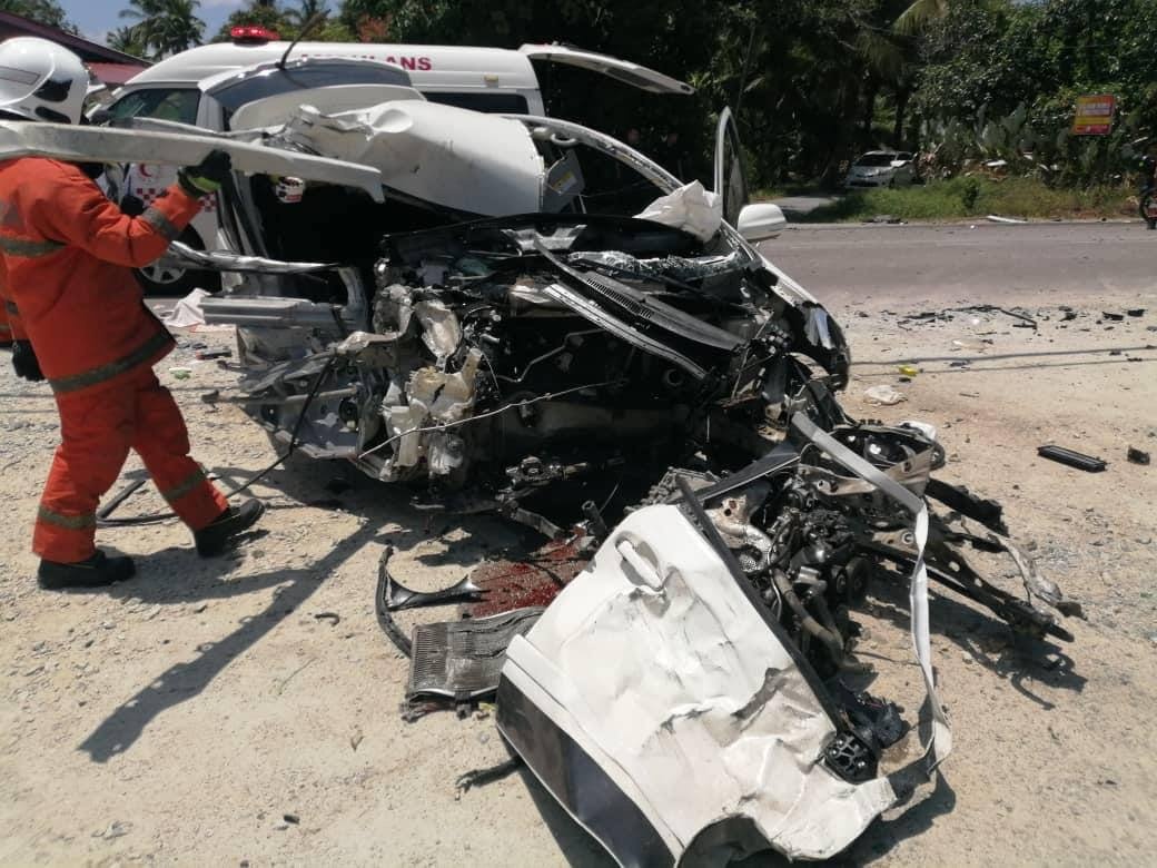 கோர விபத்தில் பெரோடுவா வாகனமோட்டி உயிரிழந்தார்