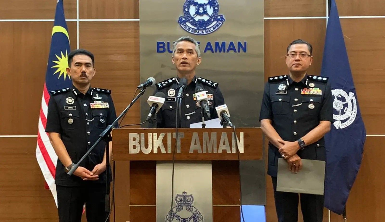 தூண்டிவிடும் போக்கை நிறுத்திக்கொள்வீர்