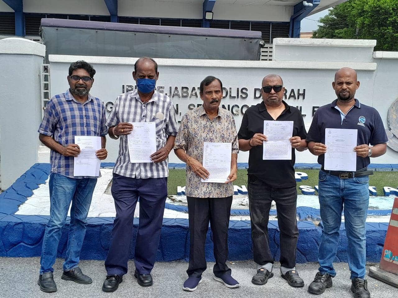 சம்ரி வினோத் காலிமுத்து  விற்கு எதிராக போலீசில் புகார்