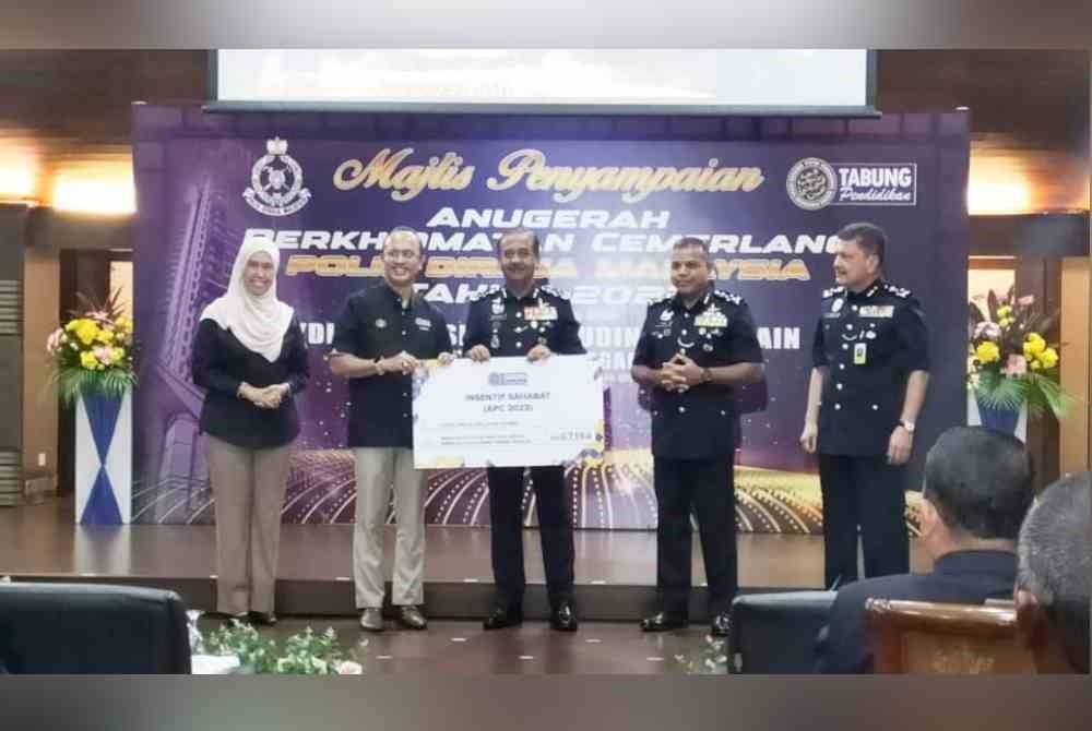 10,413 பேருக்கு சிறந்த பங்களிப்பான சேவை விருது