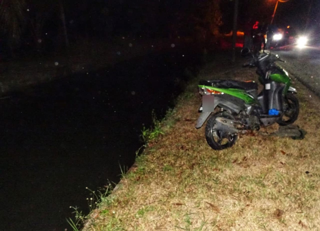 நீரில் அடித்துசெல்லப்பட்ட மோட்டார்சைக்கிளோட்டி உயிரிழந்தார்