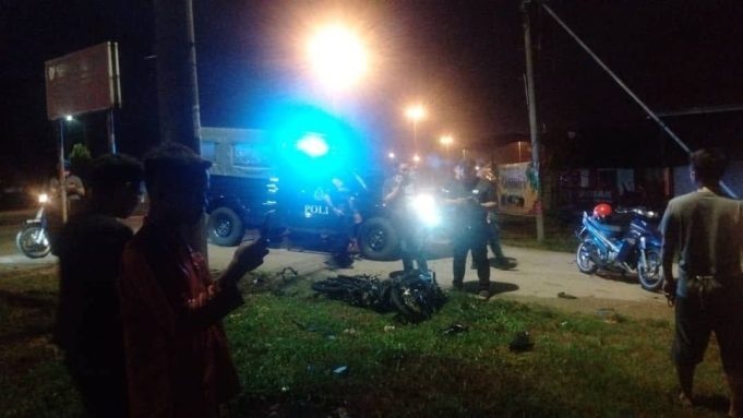 போலீஸ் வாகனத்தை மோதி இளைஞர் மரணம்