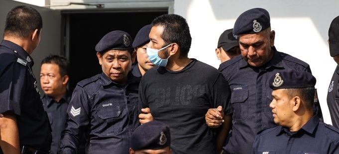 கோலாலம்பூர் அனைத்துலக விமான நிலையத்தில் மனைவியை சுட்டுக் கொலை செய்ய முயற்சித்ததாக ஆடவர் மீது குற்றச்சாட்டு